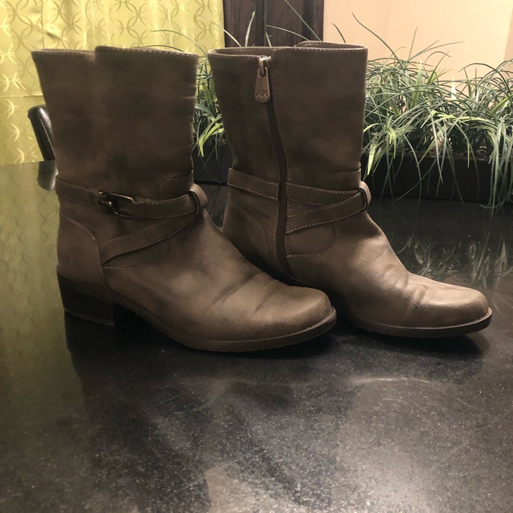 Anne Klein iflex gray boots